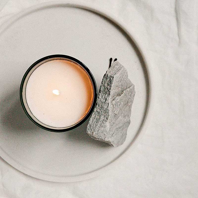 M&Scent własne logo Mini okrągła butelka ze szkła kryształowego mocna kawa świece zapachowe z wosku sojowego z pudełkiem luzem