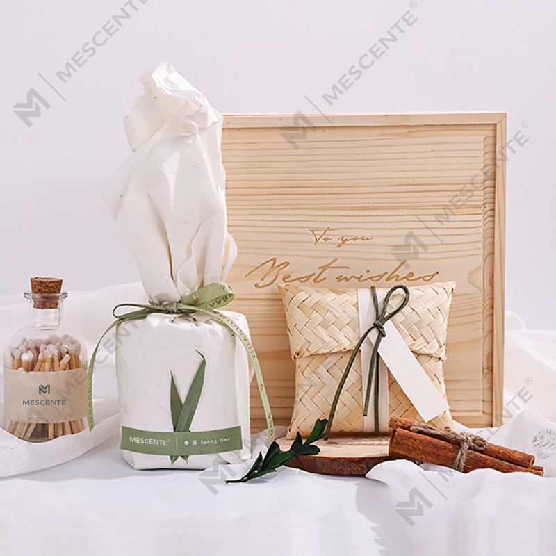 Luksusowe drewniane świeczniki M&Scent, zapachowe marki własnej, w pudełku