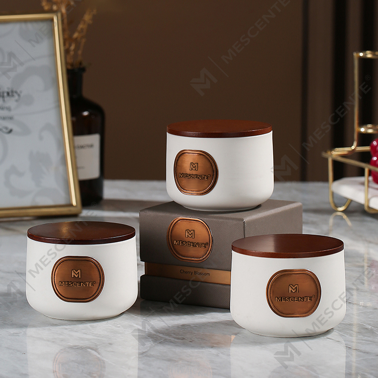 Zestawy upominkowe ceramicznych świec zapachowych z wosku kokosowego marki własnej M&Scent