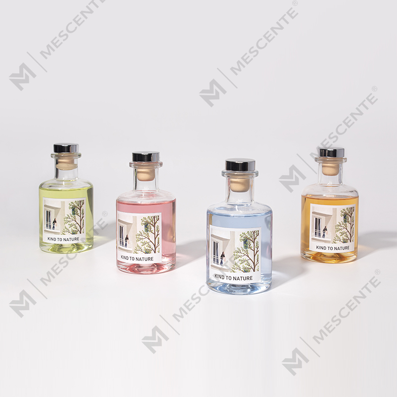 M&Scent Luxury 200ml Biała butelka na wymiar, drewniane patyczki, dyfuzor trzcinowy z pudełkiem