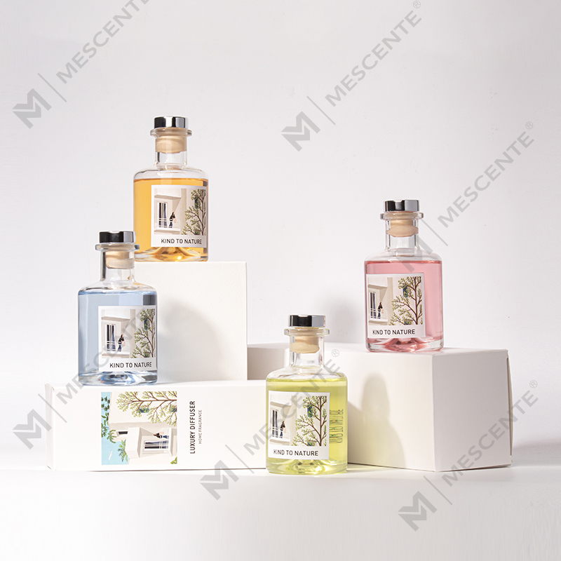 M&Scent Luksusowy, dekoracyjny dyfuzor olejków eterycznych z dużą butelką i zestawem upominkowym z suszonymi kwiatami