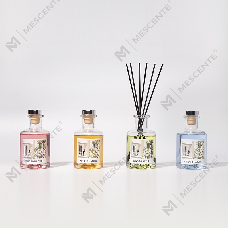 M&Scent Luxury 200ml Biała butelka na wymiar, drewniane patyczki, dyfuzor trzcinowy z pudełkiem