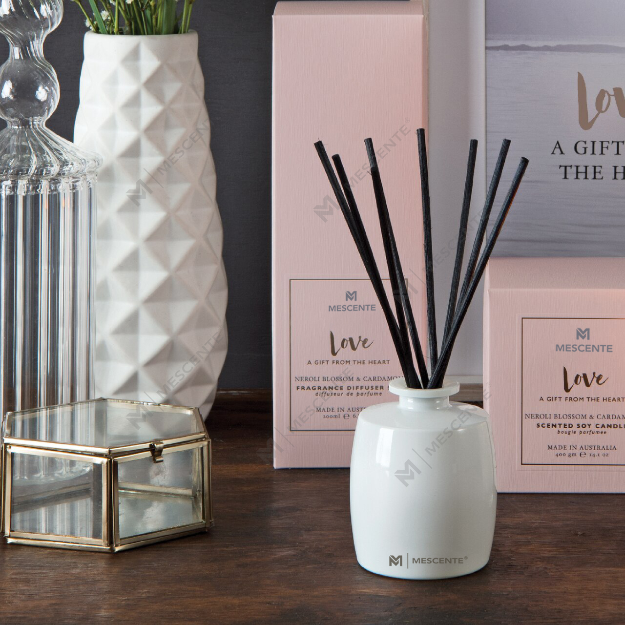 M&Scent Duża szklana butelka Home Essentials Zestaw upominkowy z dyfuzorem zapachowym z trzciny i patyczkami rattanowymi