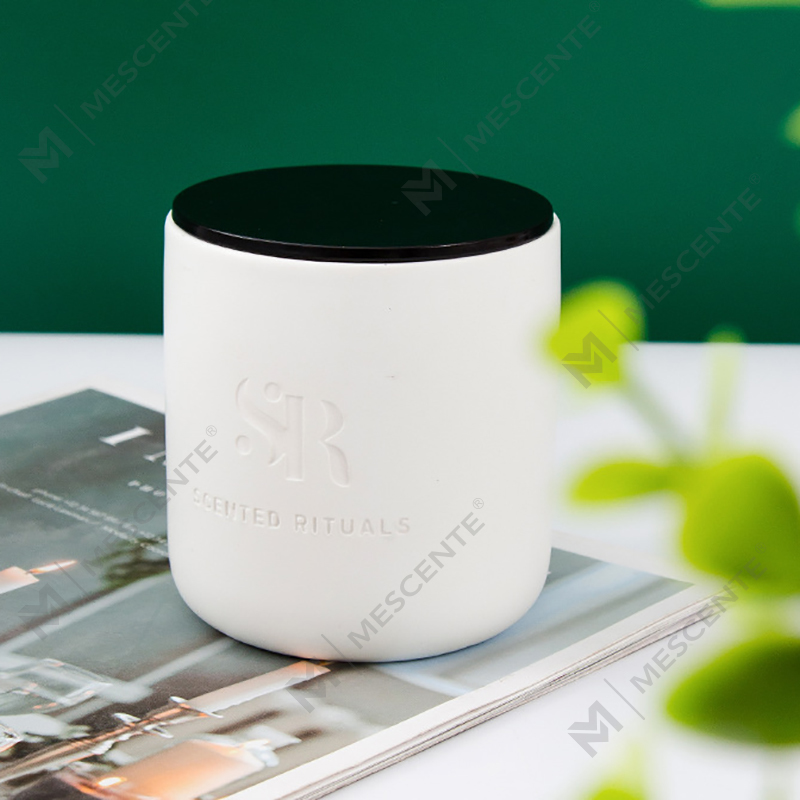 Zapach M&S Niestandardowe logo Tanie ceramiczne słoiki z drewnianymi pokrywkami Świeca, luksusowe świece z wosku kokosowego