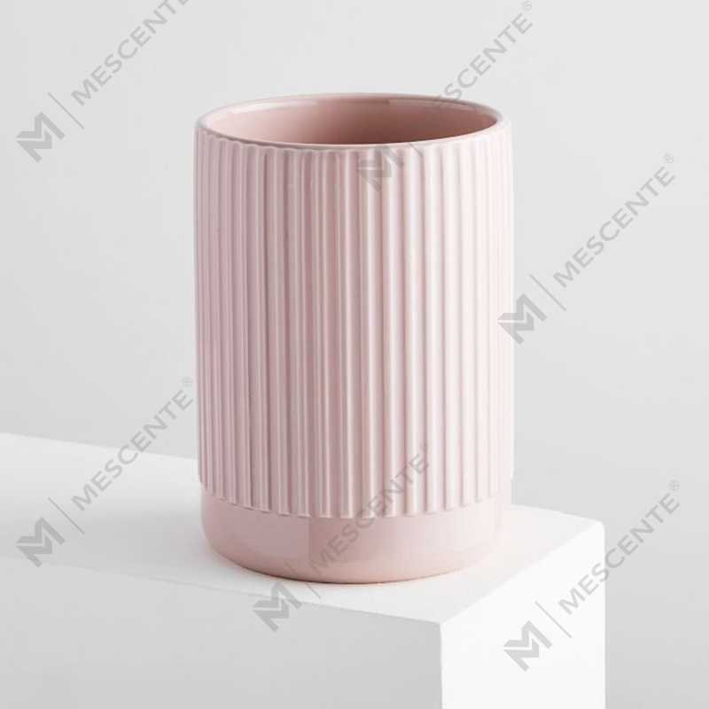 Sklep niestandardowy sprzedający bez etykiety Karbowana różowa ceramiczna świeca zapachowa Trio Amber