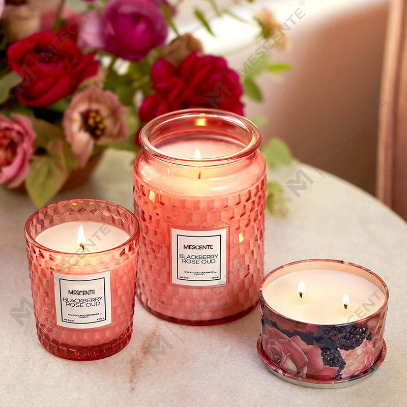 M&Scent Niestandardowa świąteczna dekoracja Blackberry Rose Oud Icon Świeca